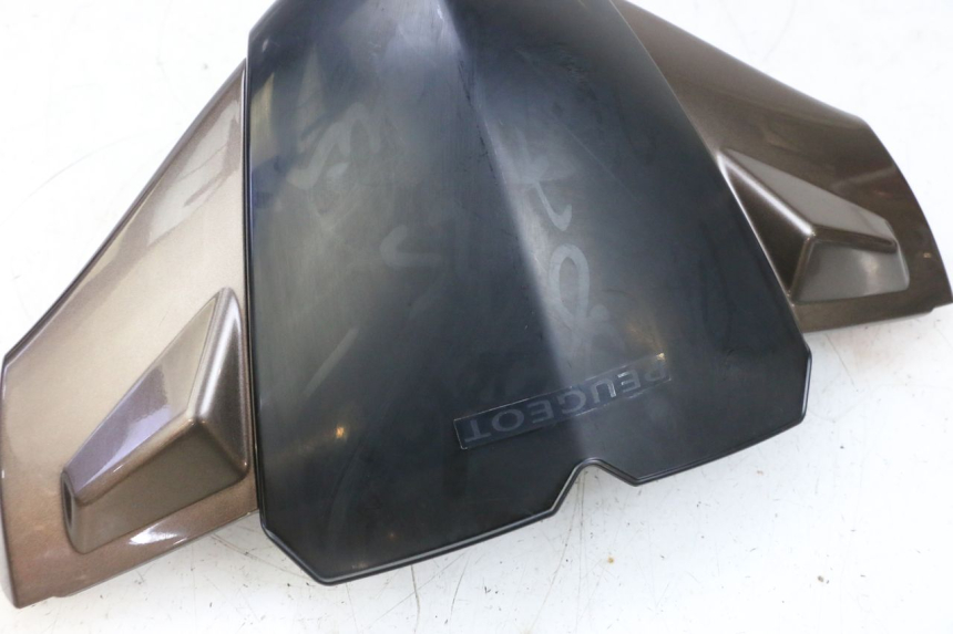 photo de COFANO MANUBRIO ANTERIORE PEUGEOT KISBEE 2T 50 (2010 - 2017) - Zoom sullo stato d'uso