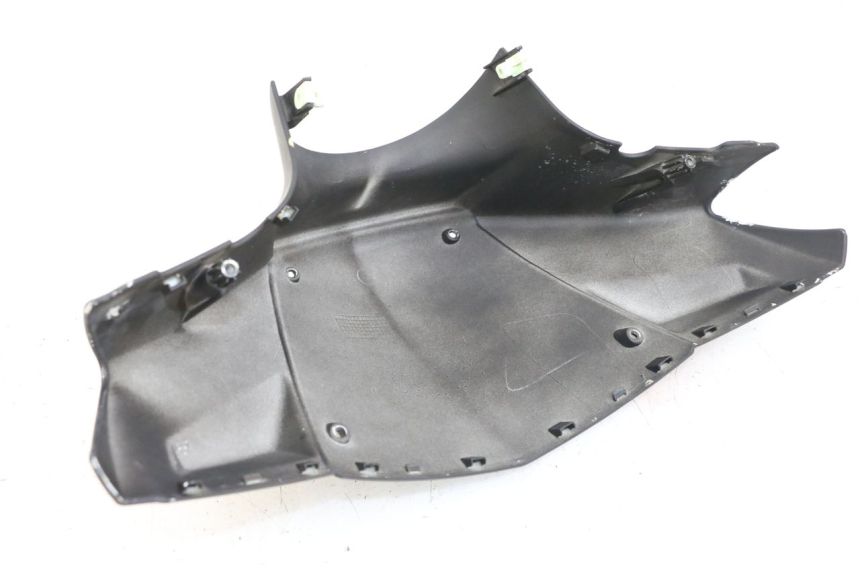 photo de COFANO MANUBRIO ANTERIORE PEUGEOT KISBEE 4T 50 (2018 - 2022) - Zoom sullo stato d'uso