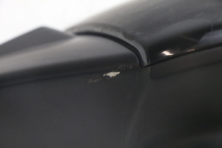 photo de COFANO MANUBRIO ANTERIORE PEUGEOT KISBEE 4T 50 (2018 - 2022) - Zoom sullo stato d'uso