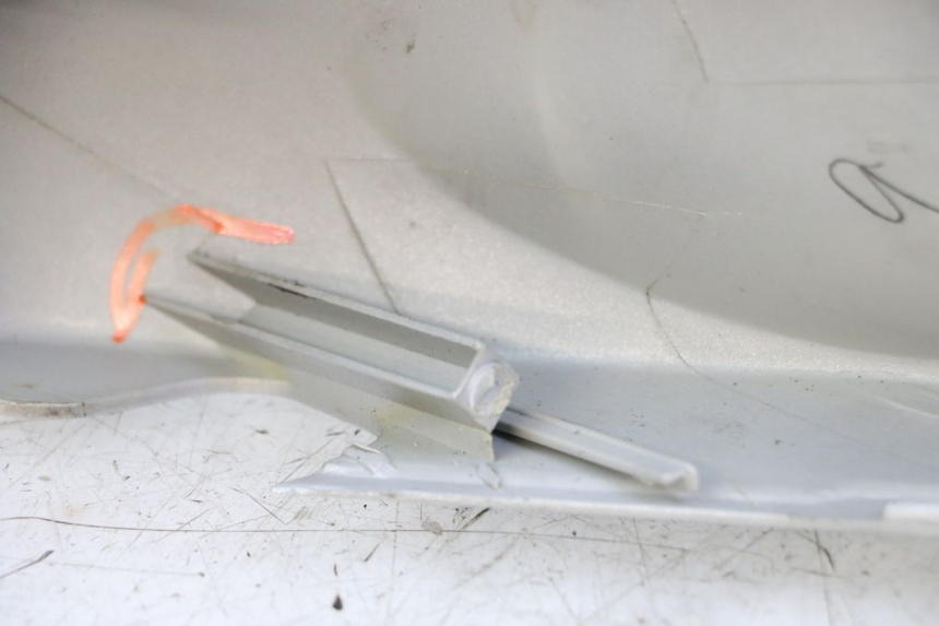 photo de COPRIMANUBRIO ANTERIORE KYMCO GRAND DINK 125 (2008 - 2014) - Altra angolazione