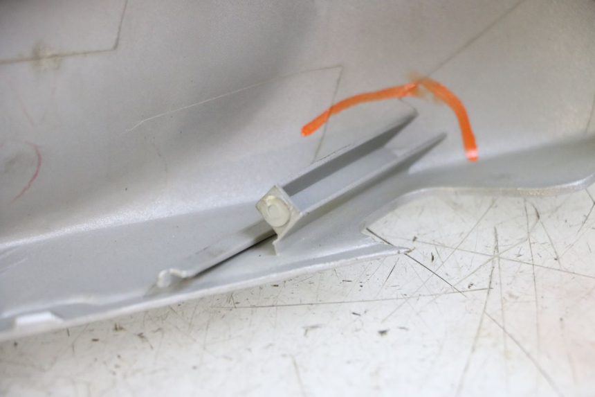 photo de COPRIMANUBRIO ANTERIORE KYMCO GRAND DINK 125 (2008 - 2014) - Primo piano tecnico