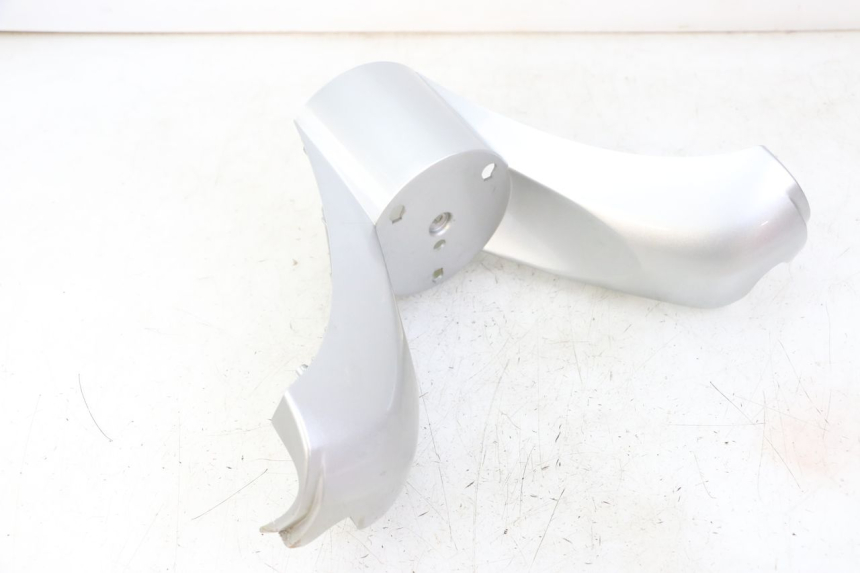 photo de COPRIMANUBRIO ANTERIORE KYMCO GRAND DINK 125 (2008 - 2014) - Dettagli dei punti di fissaggio