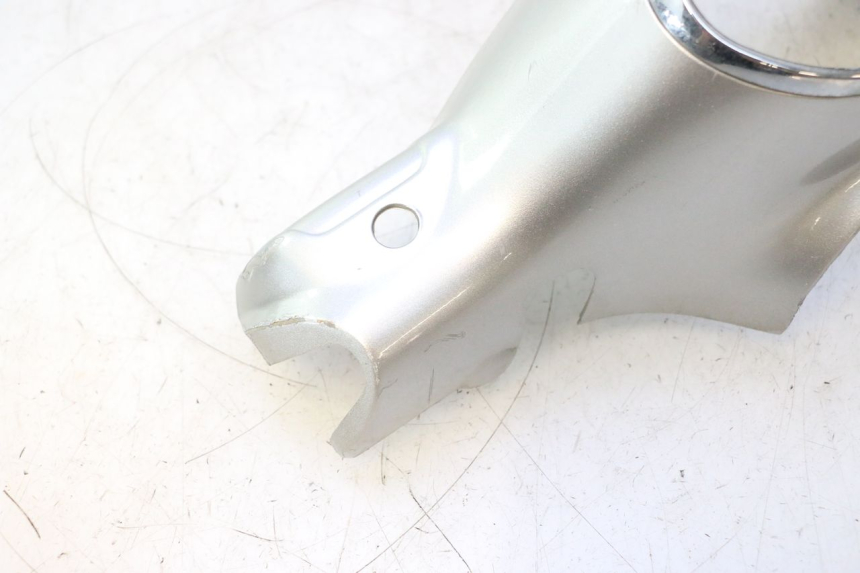 photo de COPRIMANUBRIO ANTERIORE PIAGGIO LIBERTY 50 (1998 - 2003) - Zoom sui componenti