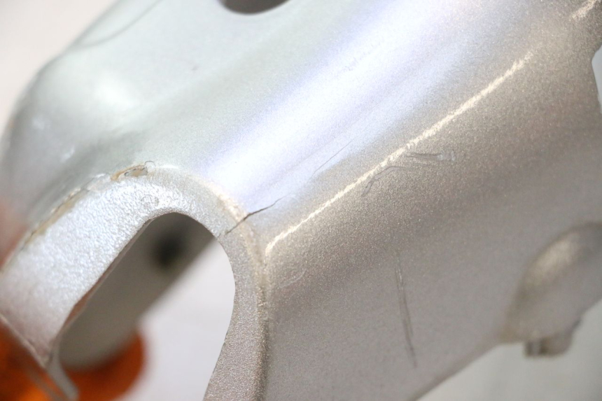 photo de COPRIMANUBRIO ANTERIORE PIAGGIO LIBERTY 50 (1998 - 2003) - Zoom sullo stato d'uso