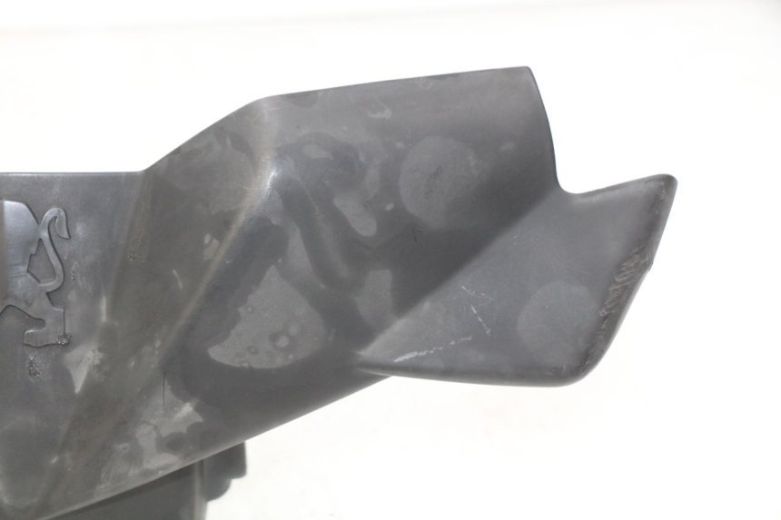 photo de COFANO MANUBRIO ANTERIORE PEUGEOT LUDIX 50 (2008 - 2017) - Stato della superficie e materiale