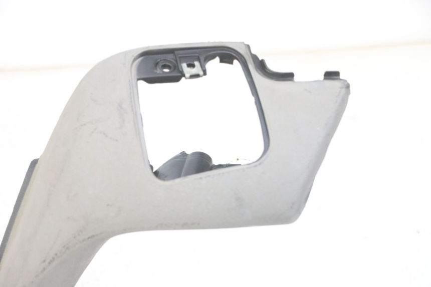photo de COFANO MANUBRIO ANTERIORE PIAGGIO MP3 LT 300 (2010 - 2016) - Altra angolazione