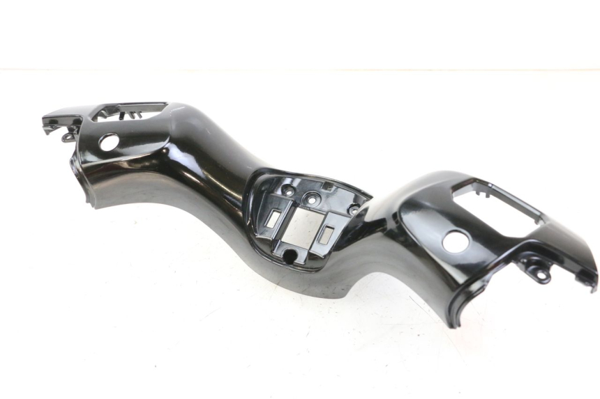 photo de COFANO MANUBRIO ANTERIORE PIAGGIO MP3 500 (2014 - 2017) - Dettagli dei punti di fissaggio