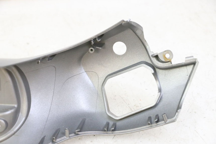 photo de COFANO MANUBRIO ANTERIORE PIAGGIO MP3 500 (2014 - 2017) - Primo piano tecnico
