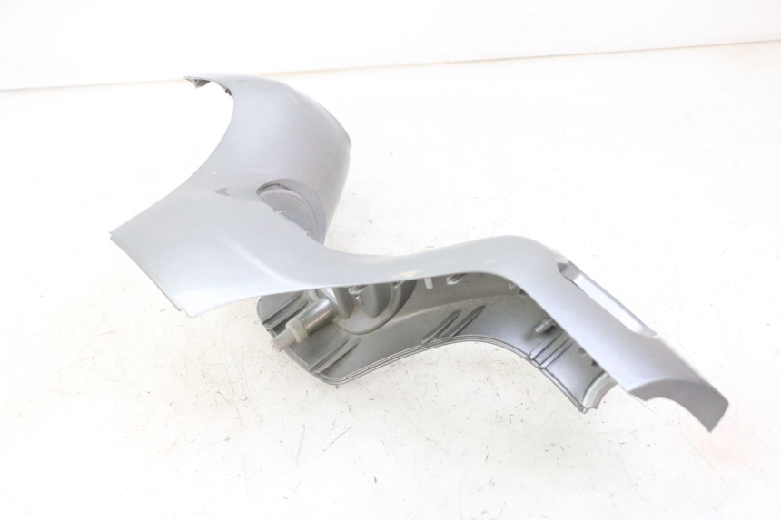 photo de COFANO MANUBRIO ANTERIORE PIAGGIO MP3 500 (2014 - 2017) - Dettagli dei punti di fissaggio