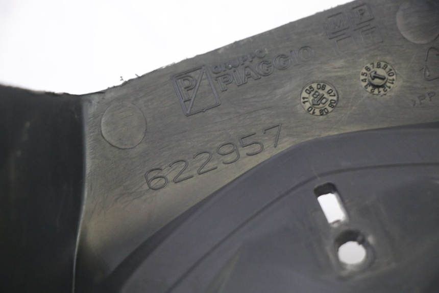 photo de COFANO MANUBRIO ANTERIORE PIAGGIO MP3 500 (2011 - 2015) - Dettagli dei punti di fissaggio