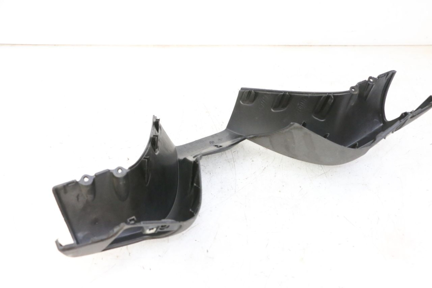 photo de COFANO MANUBRIO ANTERIORE PIAGGIO MP3 125 (2006 - 2014) - Primo piano tecnico