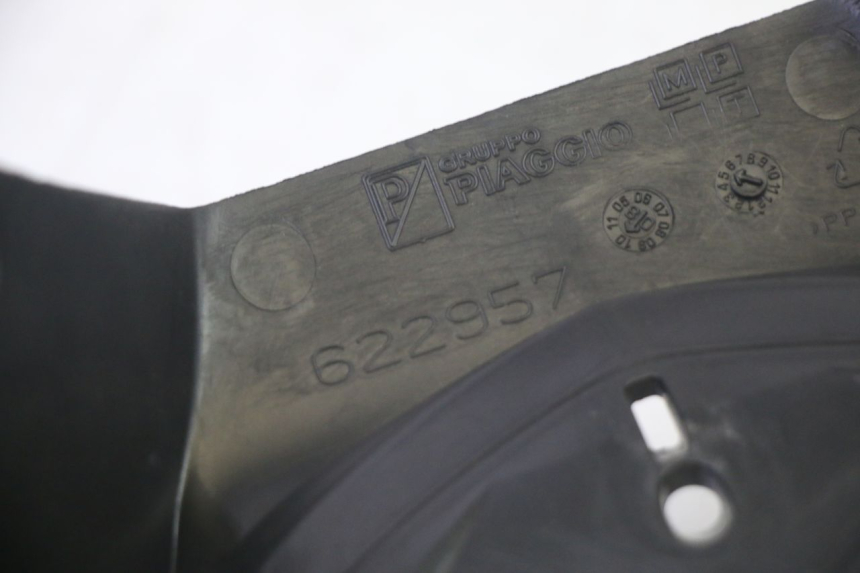 photo de COPERCHIO MANUBRIO ANTERIORE PIAGGIO MP3 RL 250 (2006 - 2010) - Vista d'insieme del prodotto