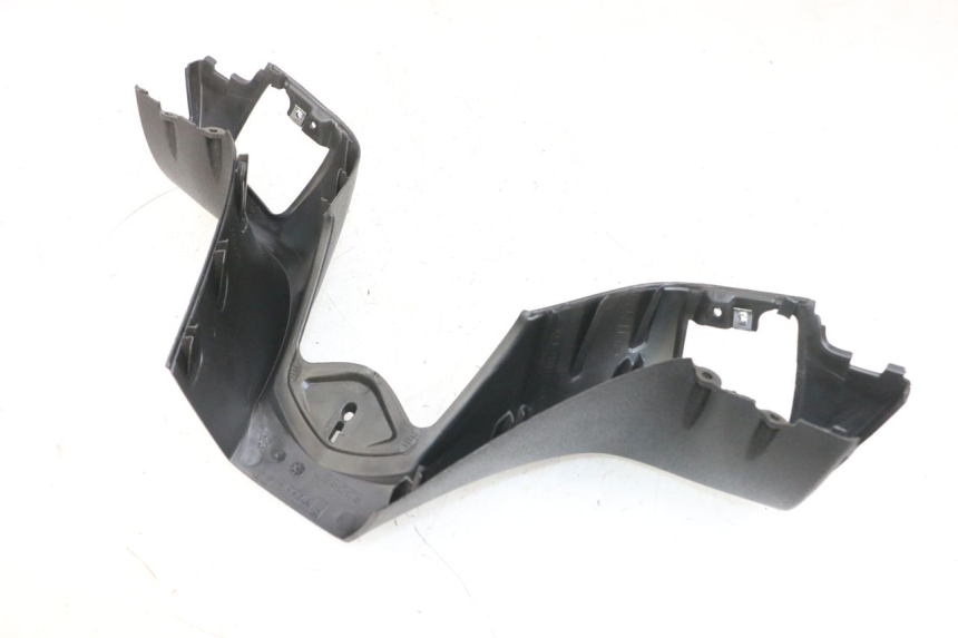 photo de COPERCHIO MANUBRIO ANTERIORE PIAGGIO MP3 RL 250 (2006 - 2010) - Dettaglio del componente