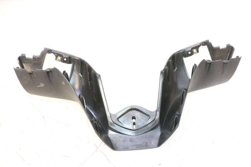 photo de COFANO MANUBRIO ANTERIORE PIAGGIO MP3 125 (2006 - 2014) - Primo piano tecnico