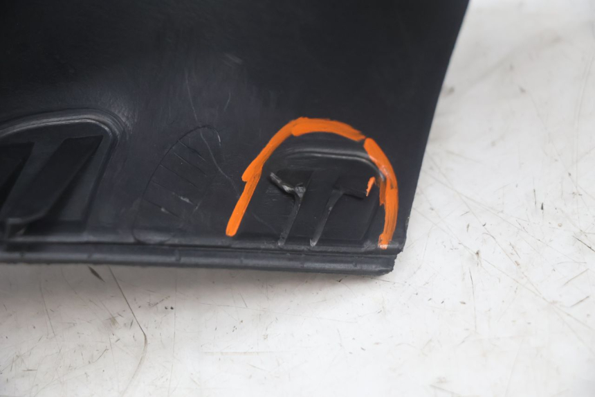 photo de COFANO MANUBRIO ANTERIORE PIAGGIO MP3 500 (2011 - 2015) - Primo piano tecnico