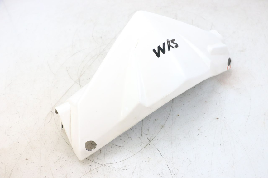 photo de COPERCHIO MANUBRIO ANTERIORE SYM ORBIT 2 4T 50 (2008 - 2017) - Marcature e riferimenti originali