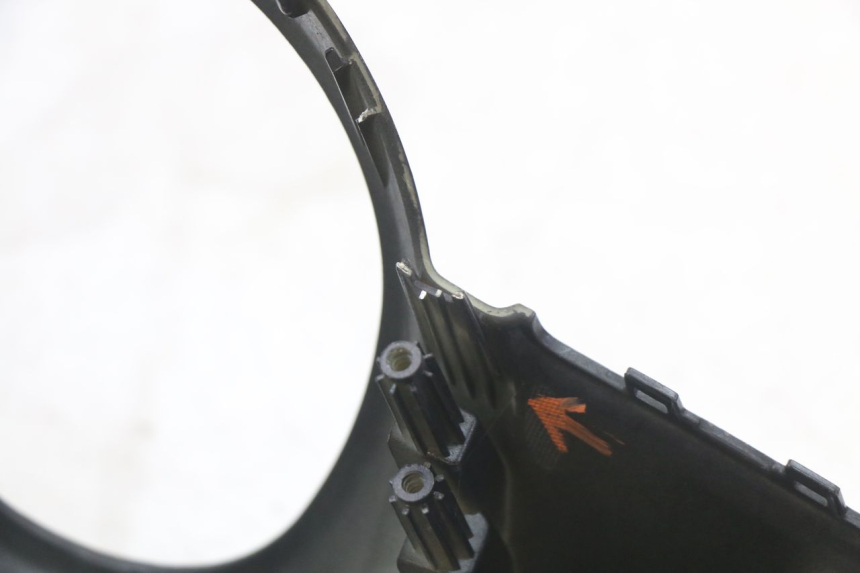 photo de COFANO MANUBRIO ANTERIORE PEUGEOT DJANGO 125 (2014 - 2017) - Marcature e riferimenti originali