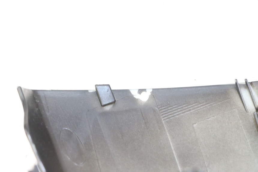 photo de COPRIMANUBRIO ANTERIORE PEUGEOT VIVACITY 125 (2010 - 2017) - Dettaglio del componente