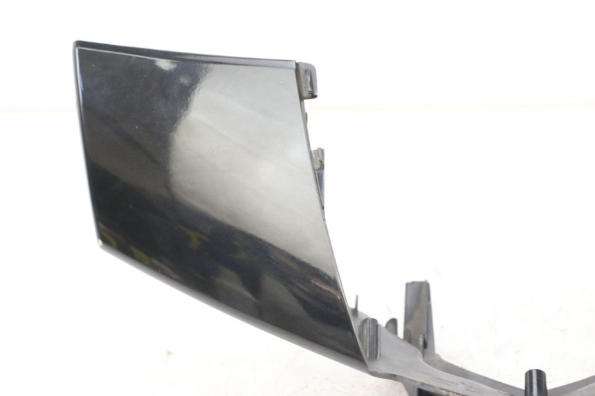 photo de COPRIMANUBRIO ANTERIORE PEUGEOT VIVACITY 125 (2010 - 2017) - Caratteristiche distintive