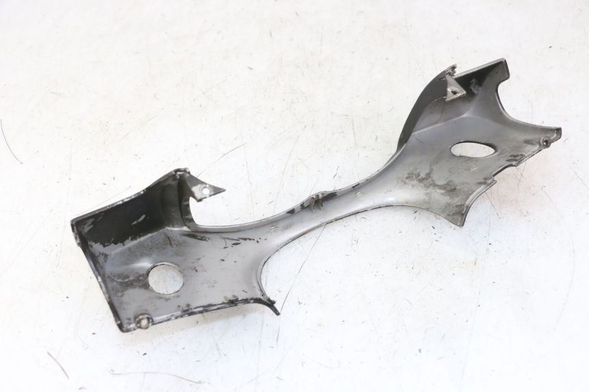 photo de COPERCHIO MANUBRIO ANTERIORE PIAGGIO BEVERLY 125 (1998 - 2005) - Primo piano tecnico