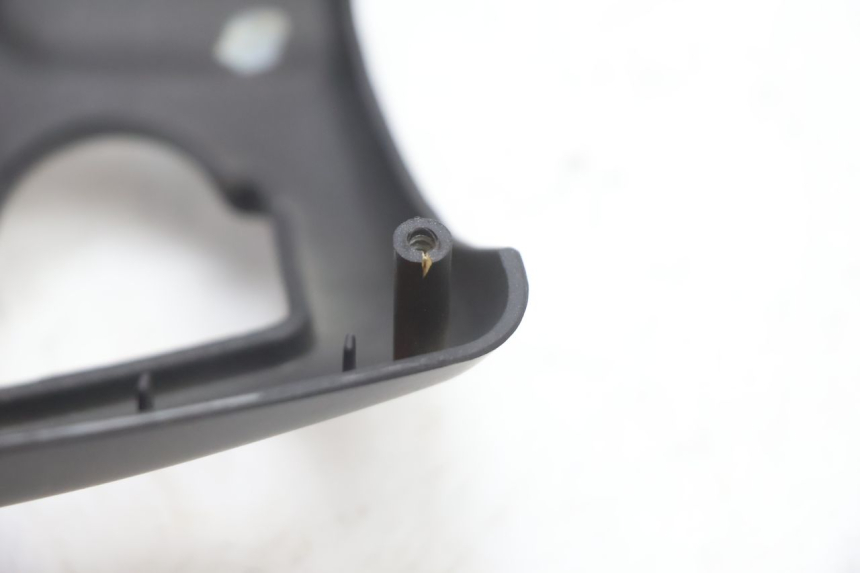 photo de COFANO MANUBRIO ANTERIORE KEEWAY RY6 2T 50 (2011 - 2019) - Dettagli dei punti di fissaggio