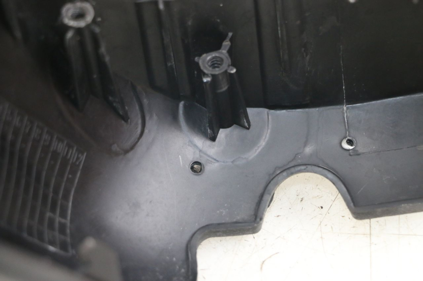 photo de COPERCHIO MANUBRIO ANTERIORE DAELIM S3 125 (2010 - 2017) - Dettaglio del componente