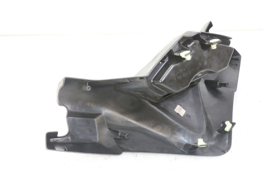 photo de COPRIMANUBRIO ANTERIORE PEUGEOT SATELIS COMPRESSOR K15 125 (2006 - 2009) - Primo piano tecnico