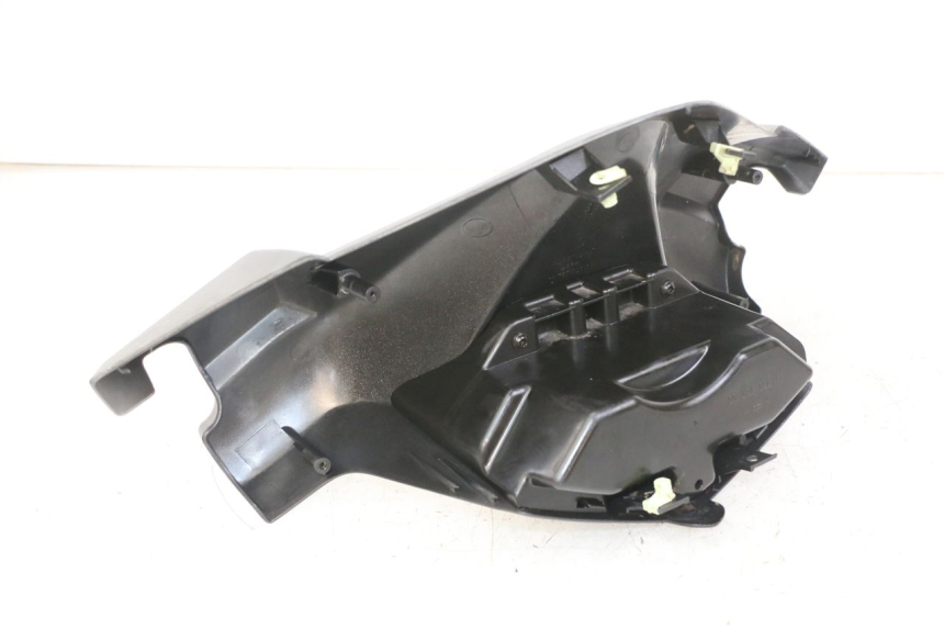 photo de COPRIMANUBRIO ANTERIORE PEUGEOT SATELIS 125 (2013 - 2018) - Zoom sullo stato d'uso