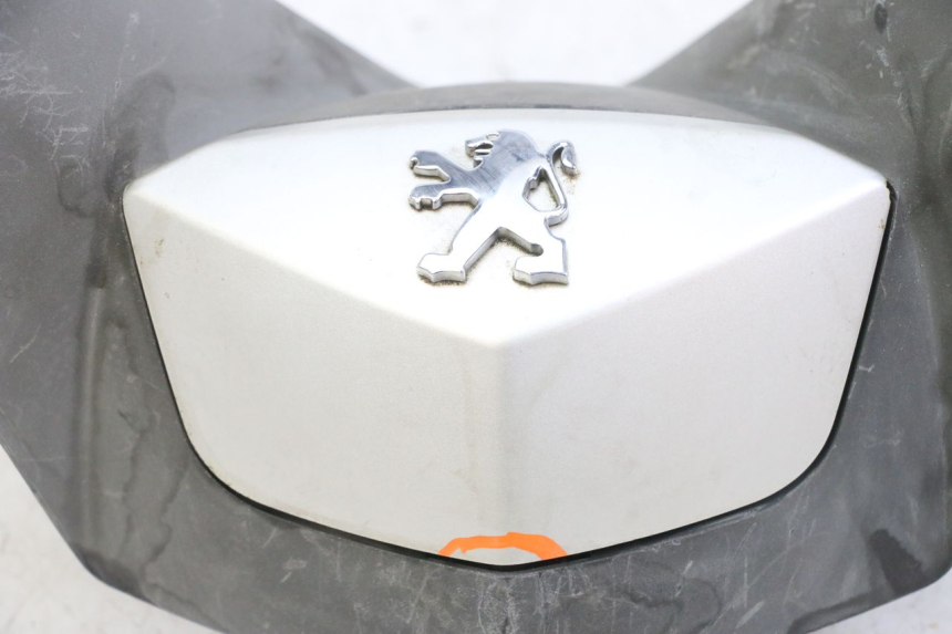 photo de COPRIMANUBRIO ANTERIORE PEUGEOT SATELIS 125 (2013 - 2018) - Dettagli dei punti di fissaggio