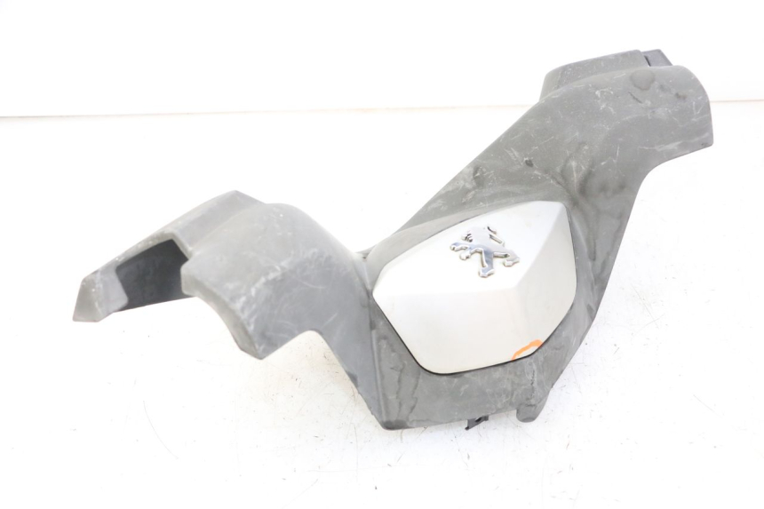 photo de COPRIMANUBRIO ANTERIORE PEUGEOT SATELIS 125 (2013 - 2018) - Stato della superficie e materiale