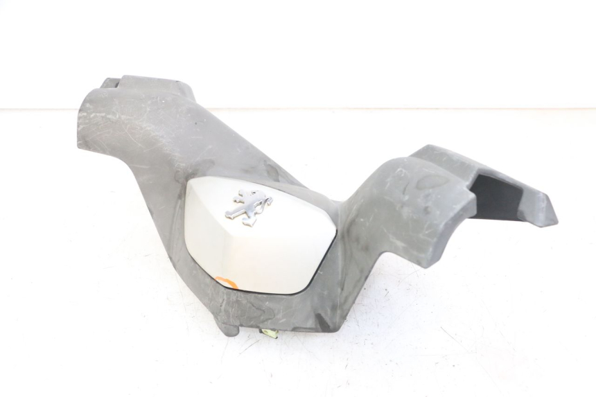 photo de COPRIMANUBRIO ANTERIORE PEUGEOT SATELIS 125 (2013 - 2018) - Marcature e riferimenti originali
