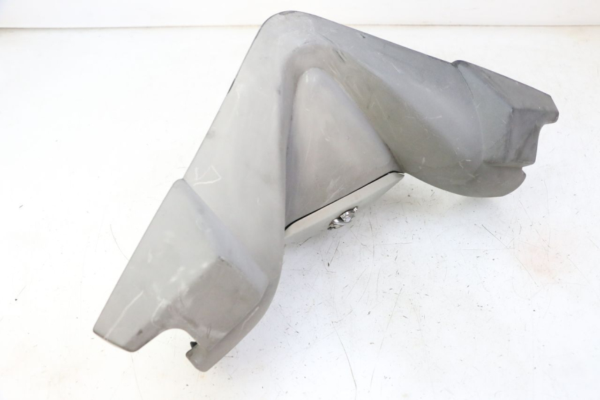 photo de COPRIMANUBRIO ANTERIORE PEUGEOT SATELIS 125 (2010 - 2012) - Dettaglio del componente