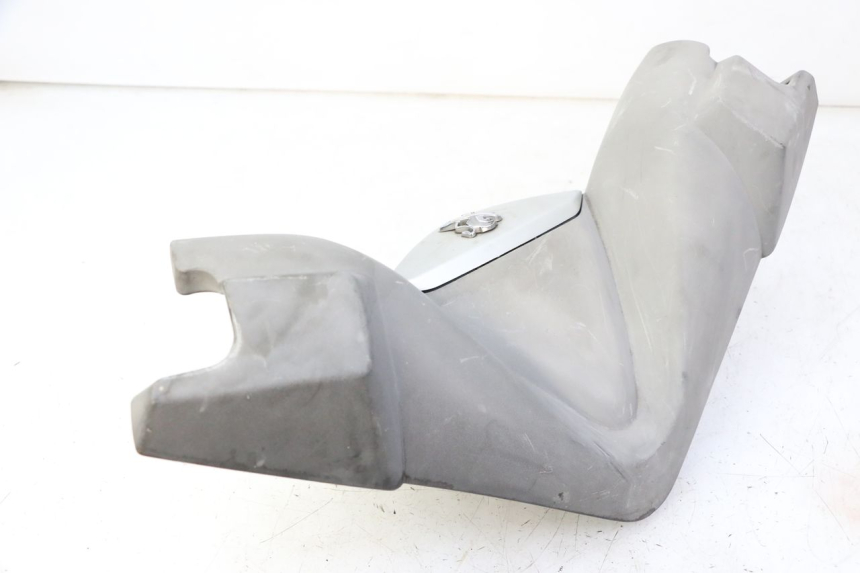 photo de COPRIMANUBRIO ANTERIORE PEUGEOT SATELIS 125 (2010 - 2012) - Zoom sui componenti