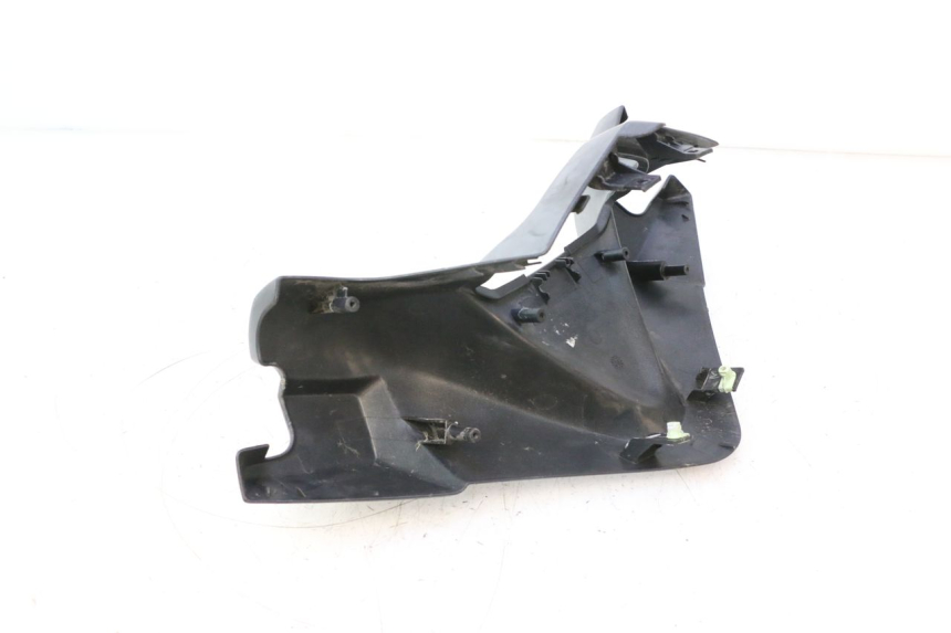 photo de COPRIMANUBRIO ANTERIORE PEUGEOT SATELIS 125 (2006 - 2009) - Primo piano tecnico