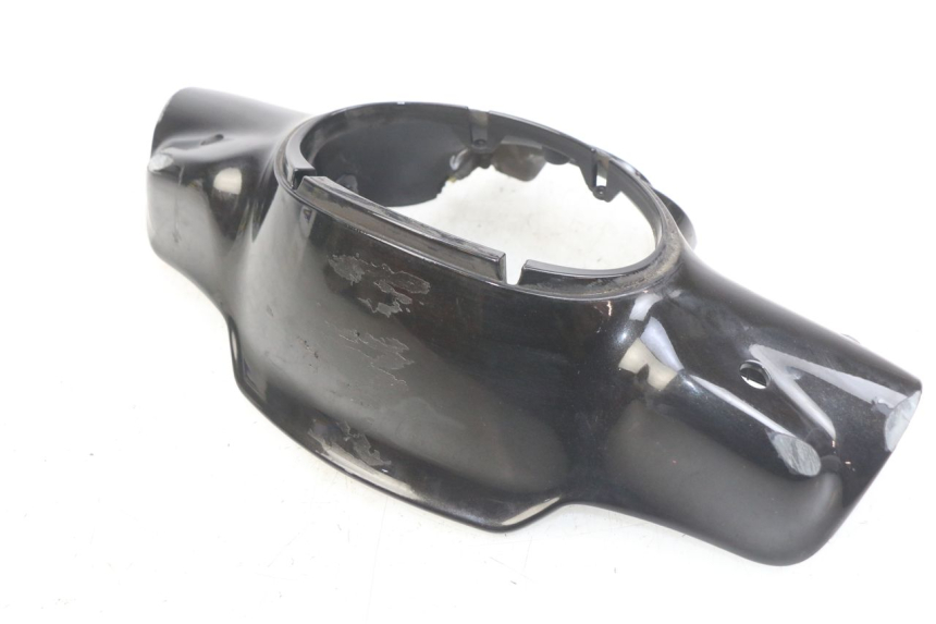 photo de COFANO MANUBRIO ANTERIORE APRILIA SCARABEO 100 (2003 - 2012) - Primo piano tecnico