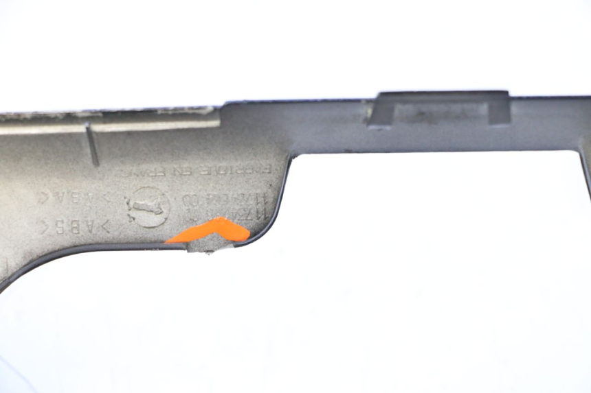 photo de COPRIMANUBRIO ANTERIORE PEUGEOT SPEEDFIGHT 2 AC 50 (2000 - 2009) - Dettaglio del componente