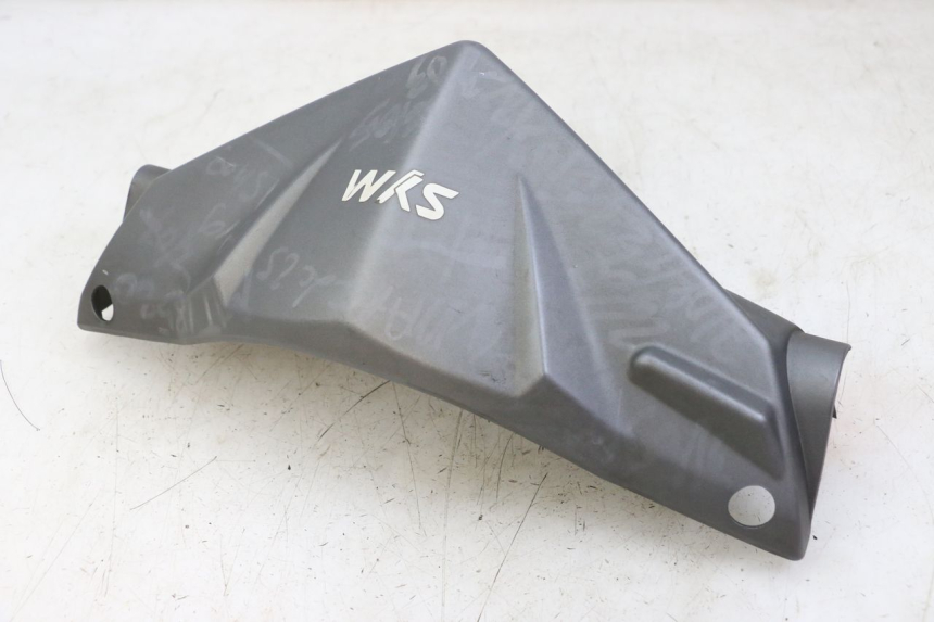 photo de COPERCHIO MANUBRIO ANTERIORE SYM ORBIT 2 4T 50 (2008 - 2017) - Vista d'insieme del prodotto