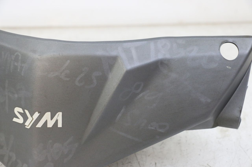 photo de COPERCHIO MANUBRIO ANTERIORE SYM ORBIT 2 4T 50 (2008 - 2017) - Dettagli dei punti di fissaggio