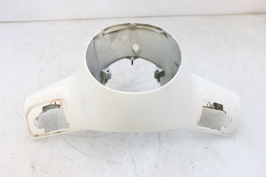 photo de COPERCHIO MANUBRIO ANTERIORE PIAGGIO VESPA GTS SUPER IE 125 (2009 - 2016) - Zoom sui componenti