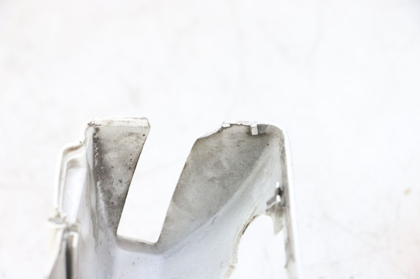 photo de COPERCHIO MANUBRIO ANTERIORE PIAGGIO VESPA GTS SUPER IE 125 (2009 - 2016) - Zoom sullo stato d'uso