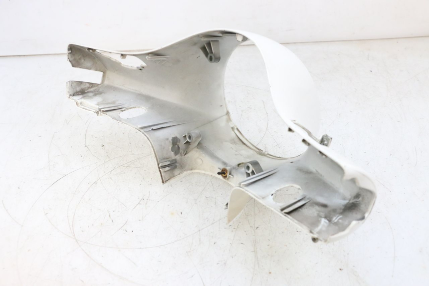 photo de COPERCHIO MANUBRIO ANTERIORE PIAGGIO VESPA GTS SUPER IE 125 (2009 - 2016) - Stato della superficie e materiale