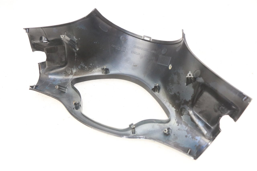 photo de COFANO MANUBRIO ANTERIORE PIAGGIO VESPA PRIMAVERA 2T 50 (2013 - 2018) - Primo piano tecnico
