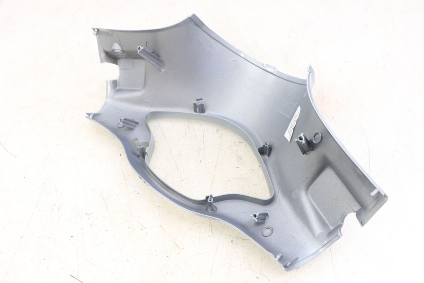 photo de COFANO ANTERIORE PIAGGIO VESPA PRIMAVERA 4T 50 (2021 - 2024) - Dettagli dei punti di fissaggio