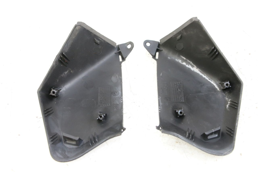 photo de COFANO MANUBRIO ANTERIORE YAMAHA XMAX X-MAX 125 (2006 - 2009) - Dettaglio del componente