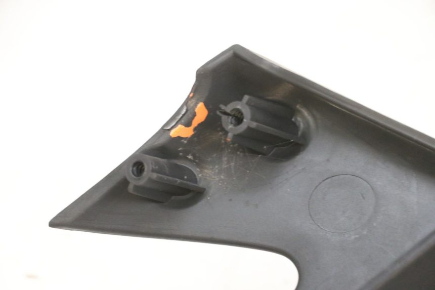 photo de COFANO MANUBRIO ANTERIORE YAMAHA XMAX X-MAX 125 (2006 - 2009) - Primo piano tecnico