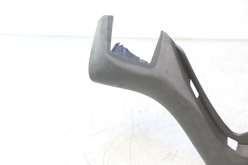photo de COPRIMANUBRIO ANTERIORE PIAGGIO X8 STREET 125 (2006 - 2007) - Zoom sullo stato d'uso
