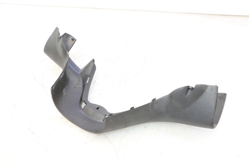 photo de COPRIMANUBRIO ANTERIORE PIAGGIO X8 STREET 125 (2006 - 2007) - Dettagli dei punti di fissaggio