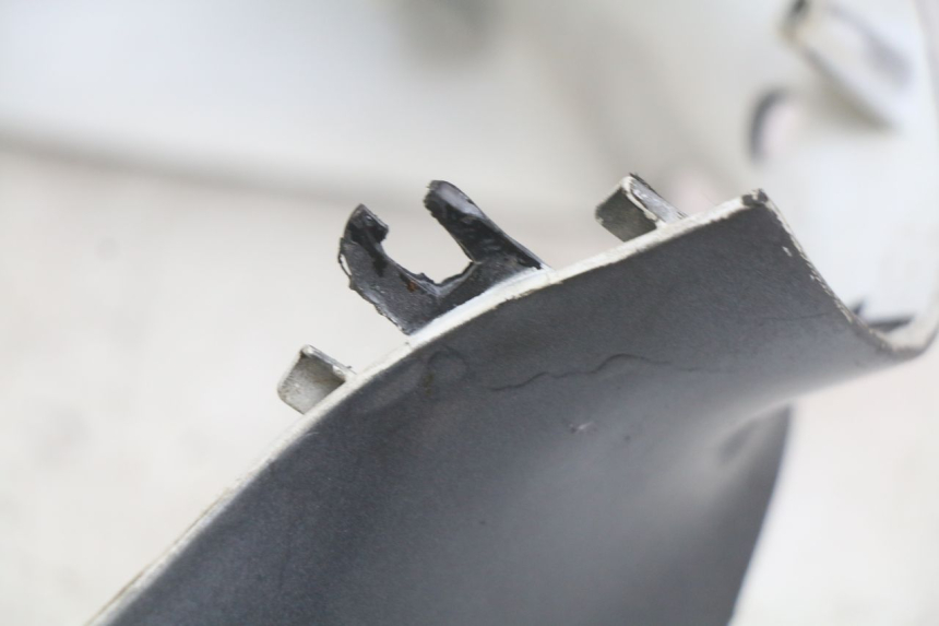 photo de COFANO MANUBRIO ANTERIORE PIAGGIO ZIP 2T 50 (2009 - 2019) - Dettagli dei punti di fissaggio