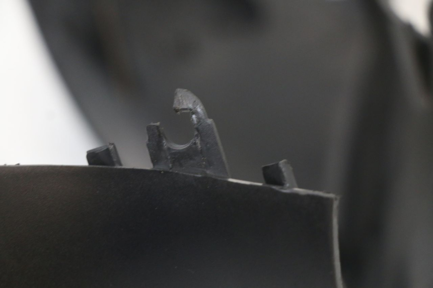 photo de COFANO MANUBRIO ANTERIORE PIAGGIO ZIP 4T 50 (2018 - 2020) - Stato della superficie e materiale