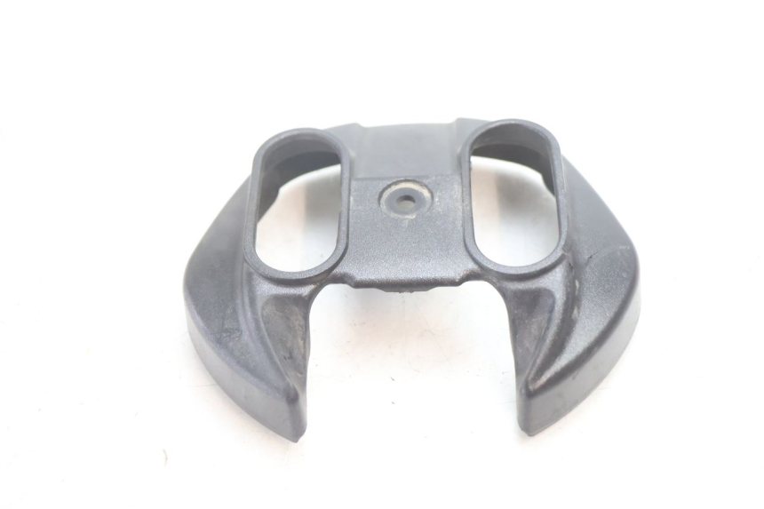 photo de COPRI MANUBRIO YAMAHA BW'S BWS 125 (2010 - 2013) - Primo piano tecnico